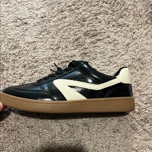 DV by Dolce Vita Black and Cream Sneakers